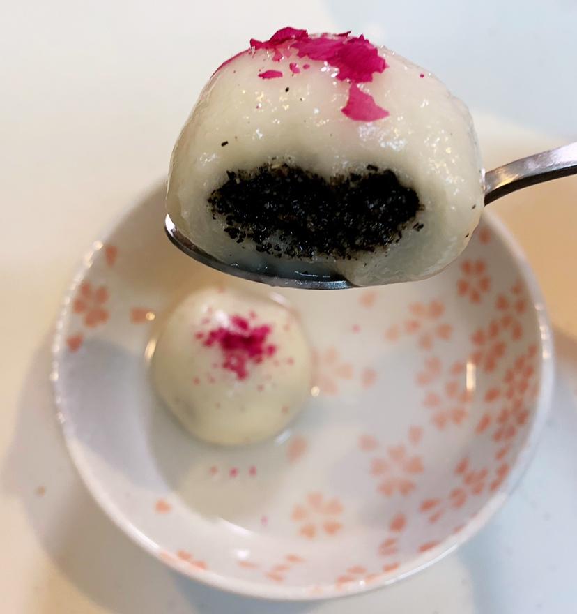 花生黑芝麻汤圆