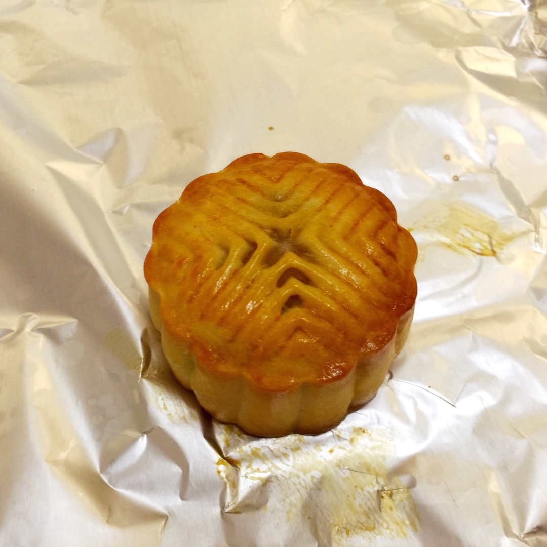 广式月饼—蛋黄莲蓉月饼