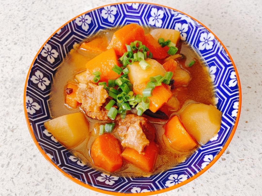 胡萝卜土豆烧牛腩
