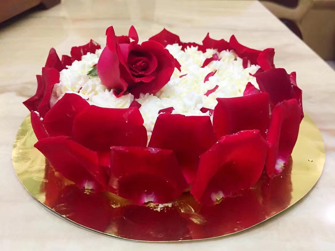 浪漫玫瑰花瓣蛋糕