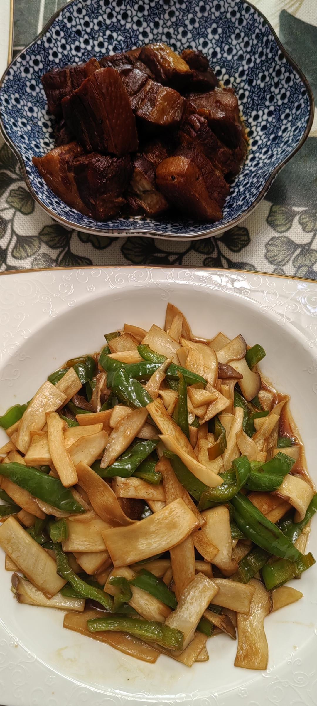 青椒素炒杏鲍菇