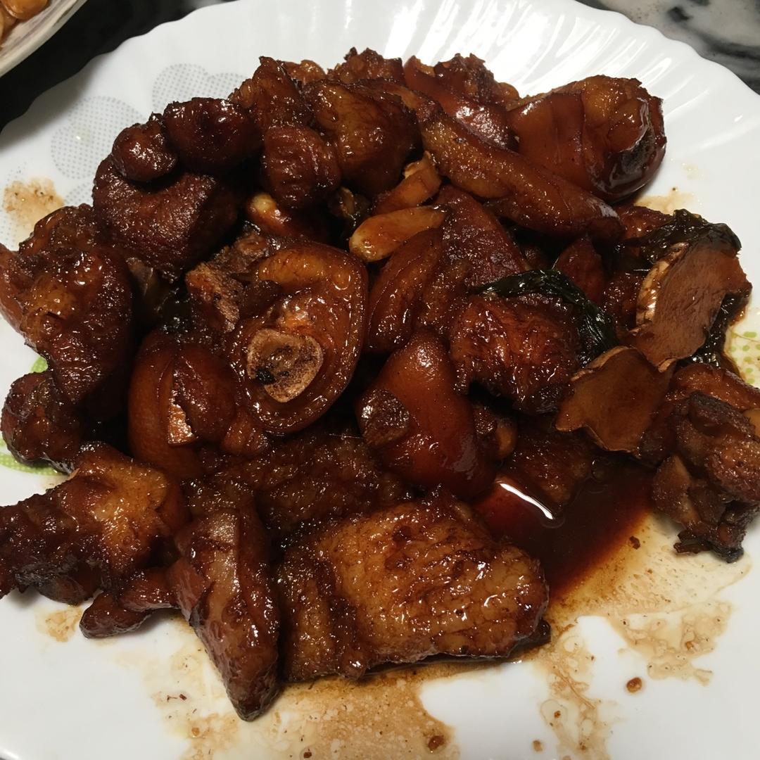 美味的家常菜：红烧猪蹄