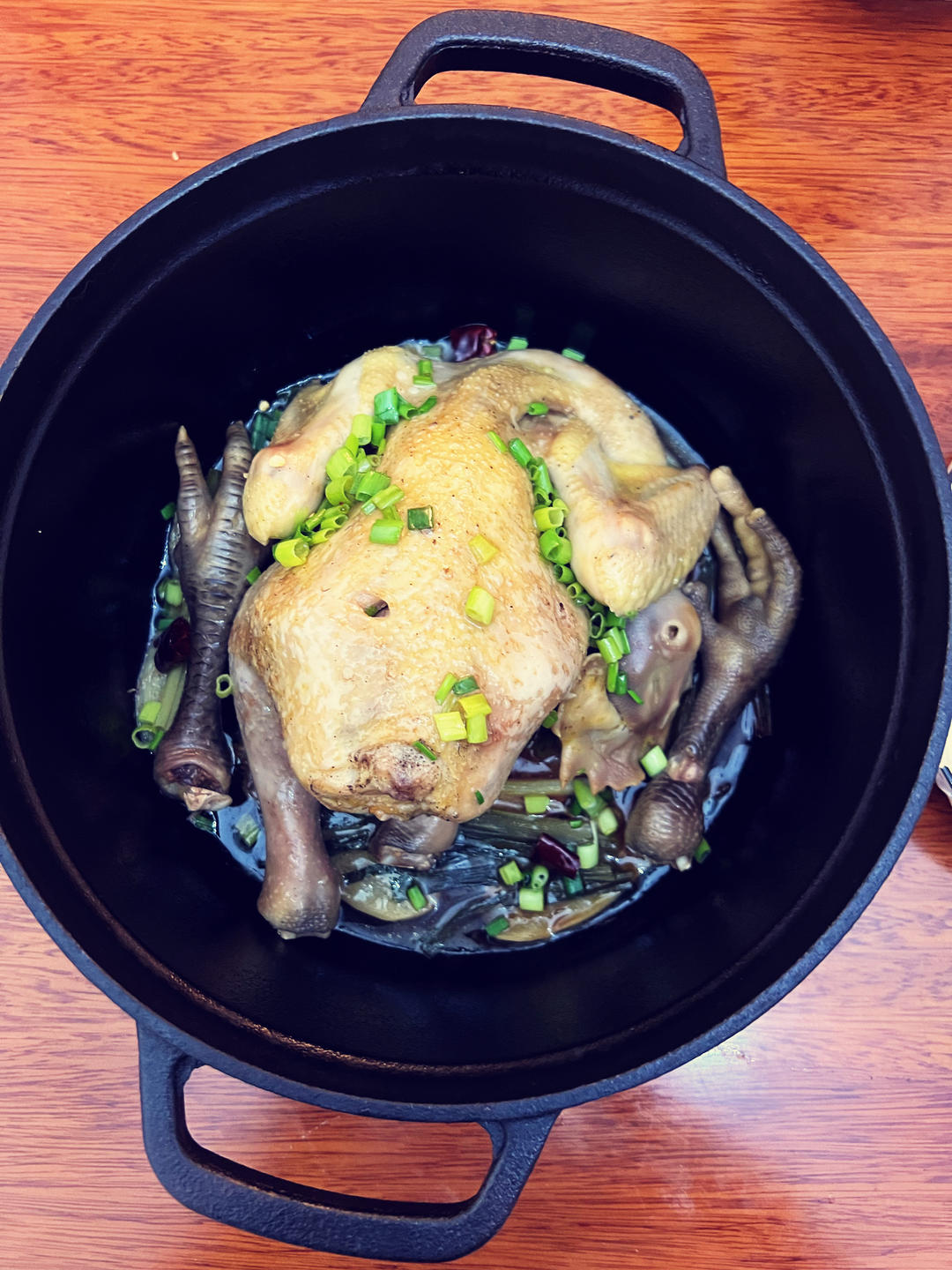 无水葱油童子鸡一一转自微博菜谱（Le Creuset铸铁炖锅）