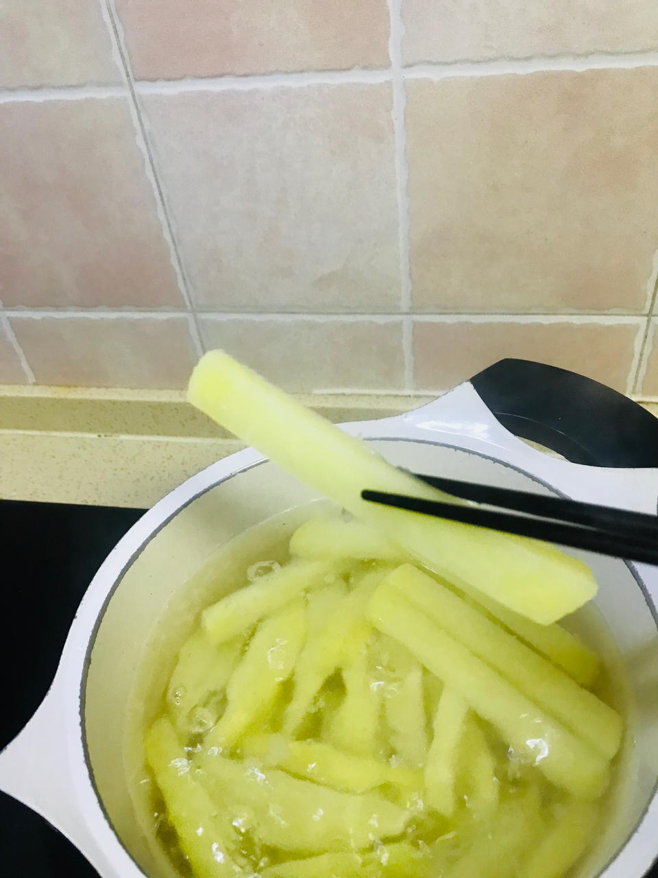 不用油也能炸出香脆好吃的薯条（空气炸锅版）