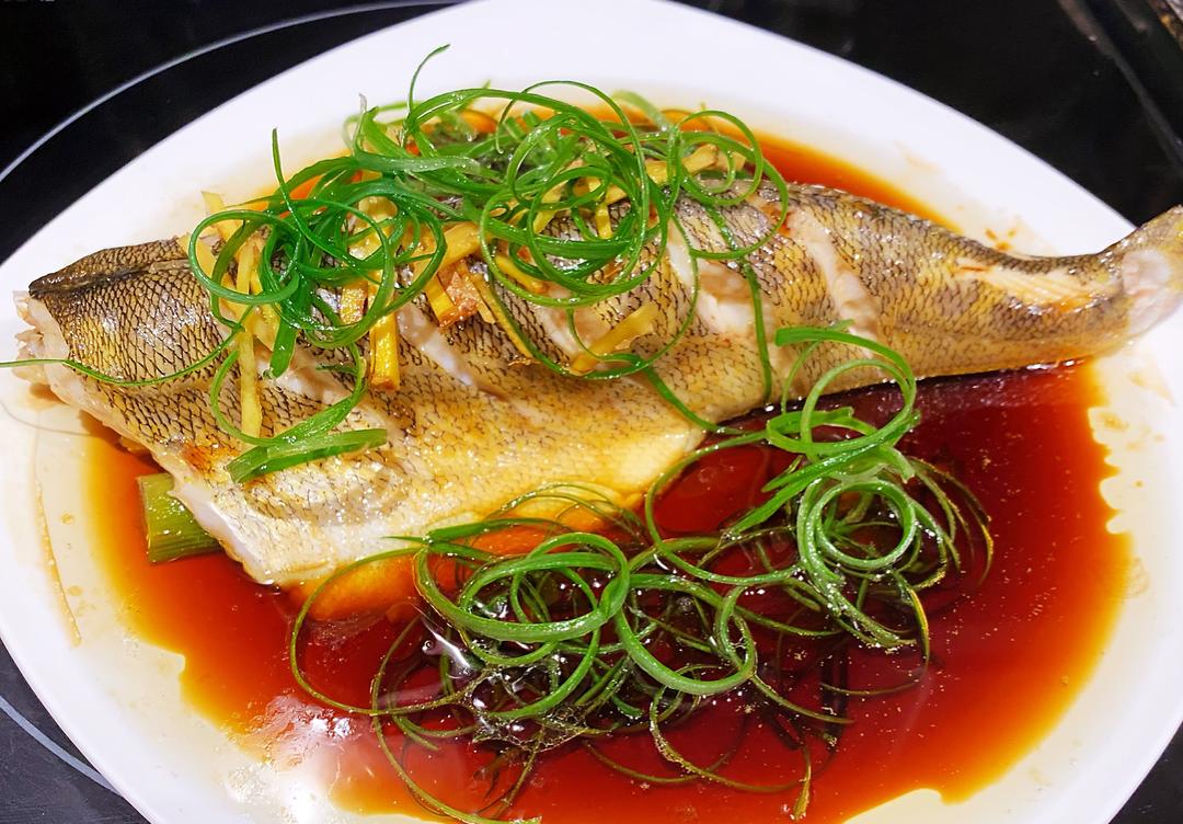 清蒸碧古鱼(玻璃梭鲈,墙眼,walleye无赖)的做法 步骤9