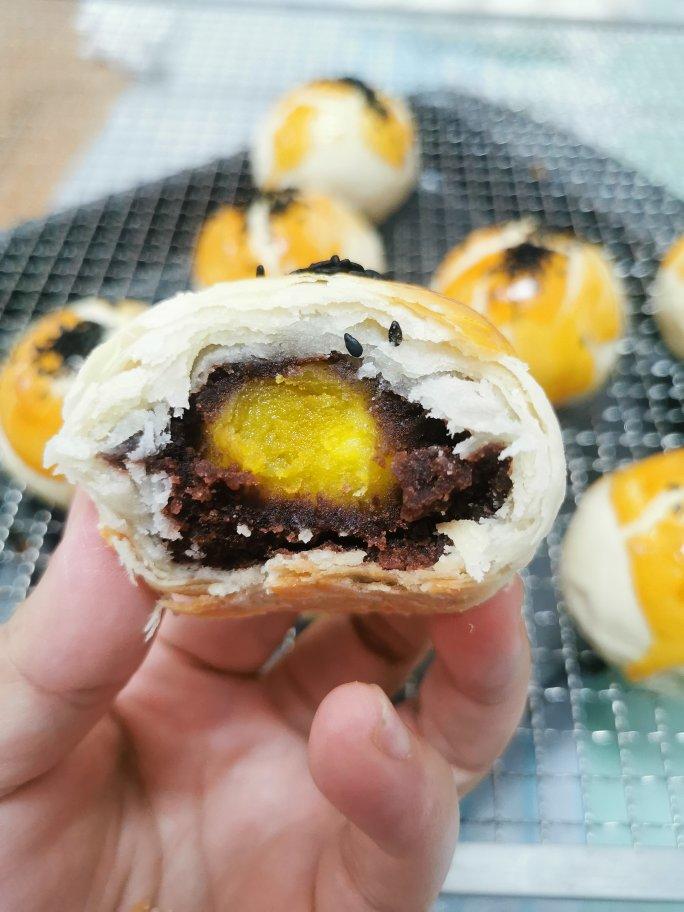 经典再现：酥爆炸蛋黄酥