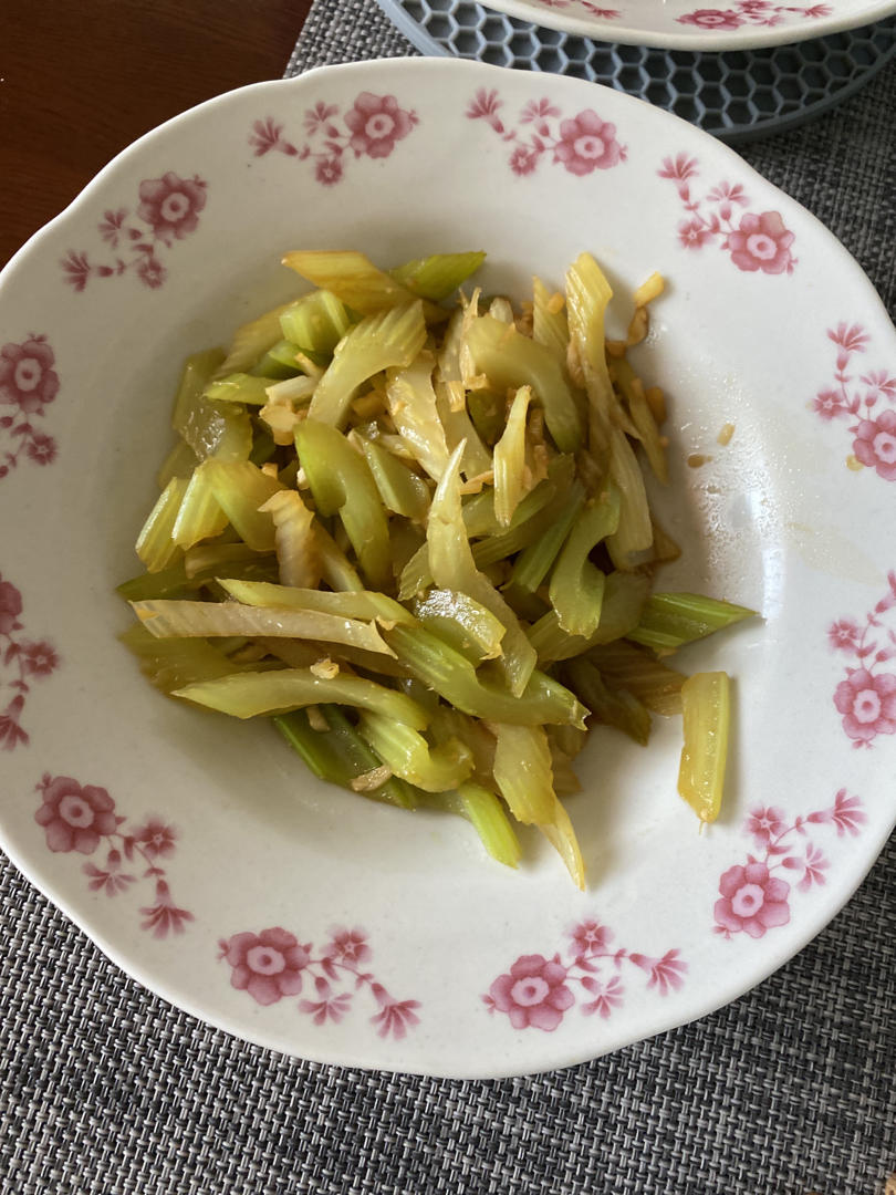 清炒不腻的素炒西芹