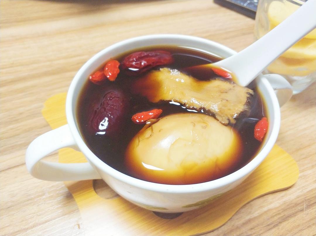 拌糖煮薏做的当归炖蛋(活血调经)