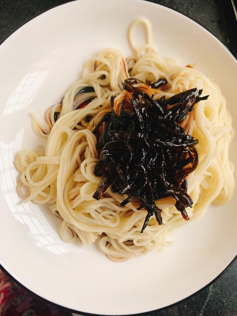 葱油拌面Spring Onion Noodles