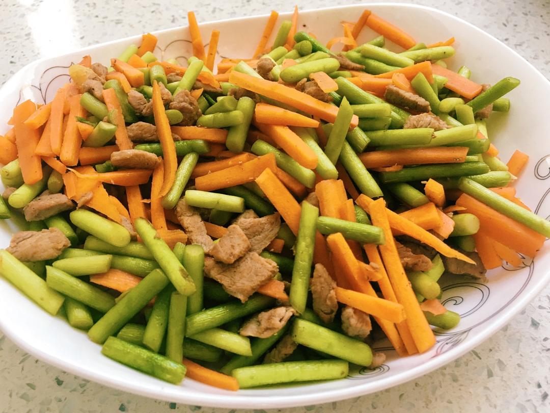 蒜苔胡萝卜炒瘦肉