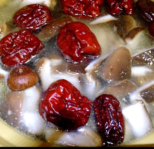 香菇炖鸡汤
