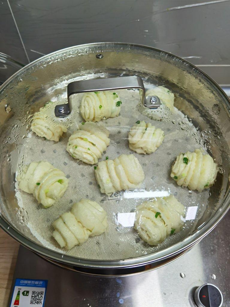 袖珍葱香花卷儿 孩子一口一个特别爱吃 零失败的方子 附细节视频详解