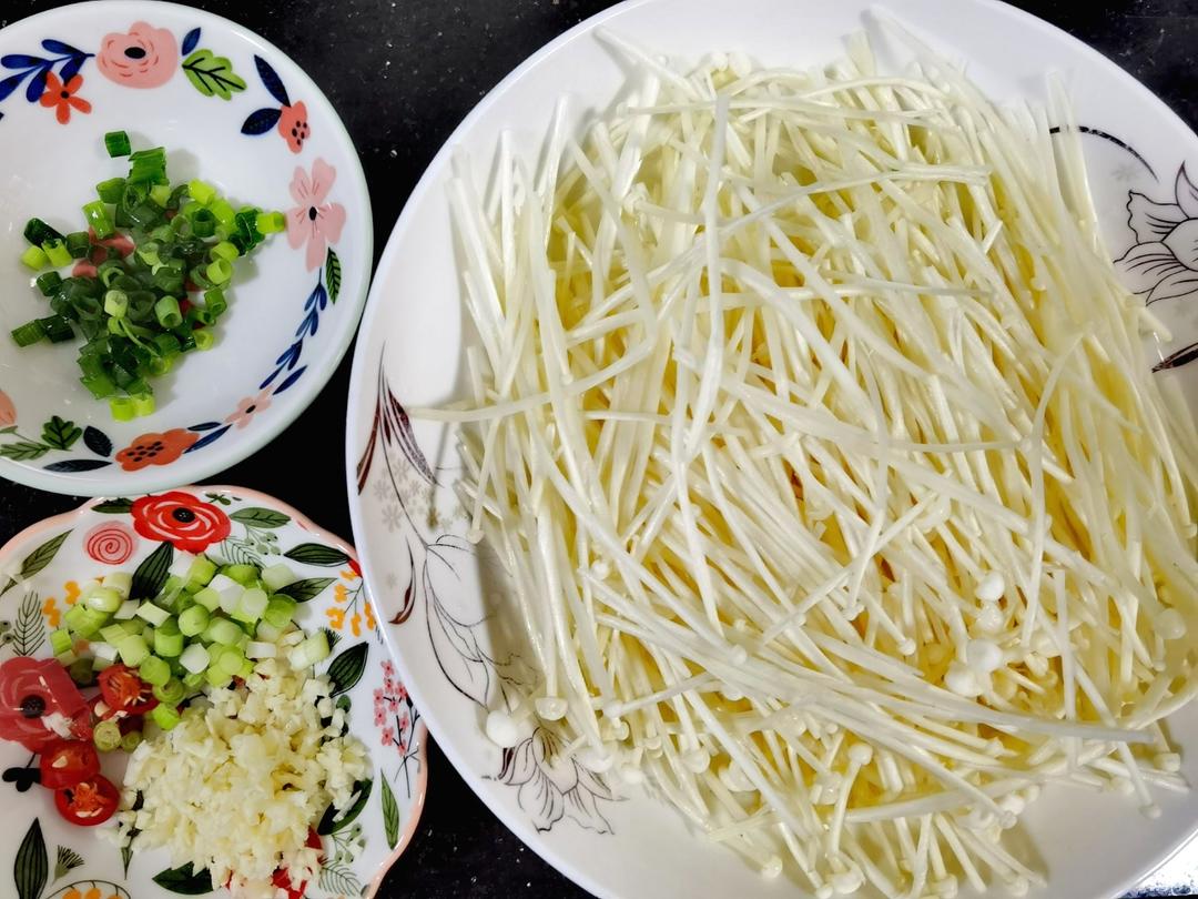 超级下饭的蒜蓉金针菇！好吃到爆