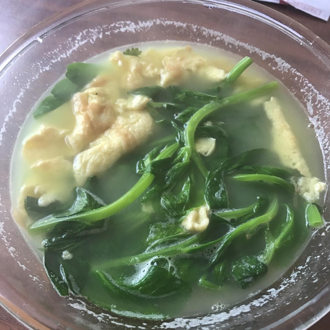 豌豆尖鸡蛋汤。
