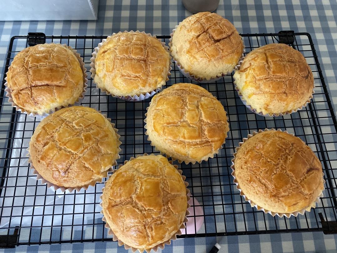 好吃到炸裂的港式菠萝包（附带制作酥皮的小视频）