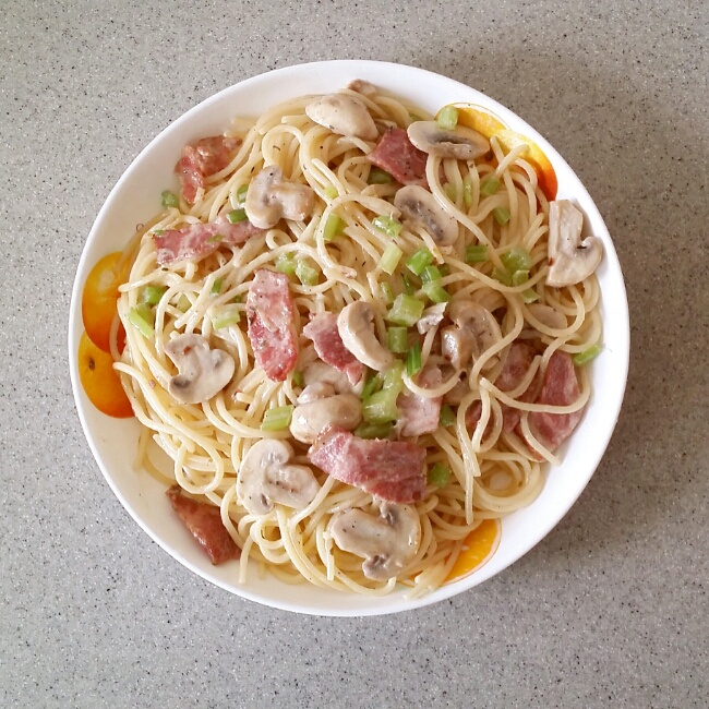 白蘑菇奶油培根意面