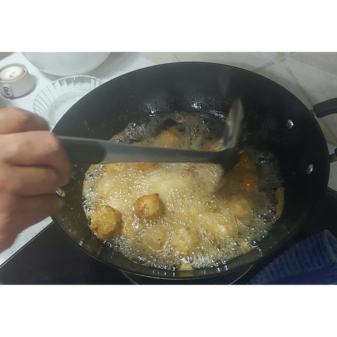 酥炸肉丸子