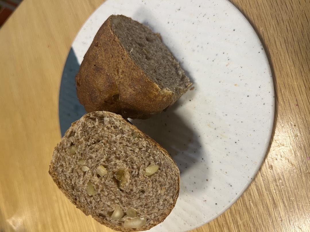 不用黄油不用揉出膜的黑全麦坚果面包