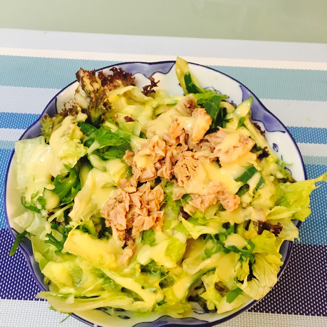 金枪鱼色拉