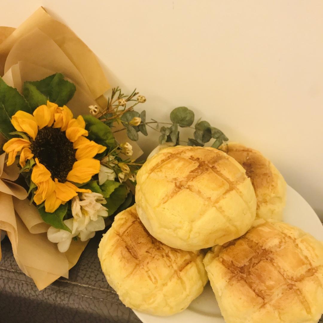 好吃到炸裂的港式菠萝包（附带制作酥皮的小视频）