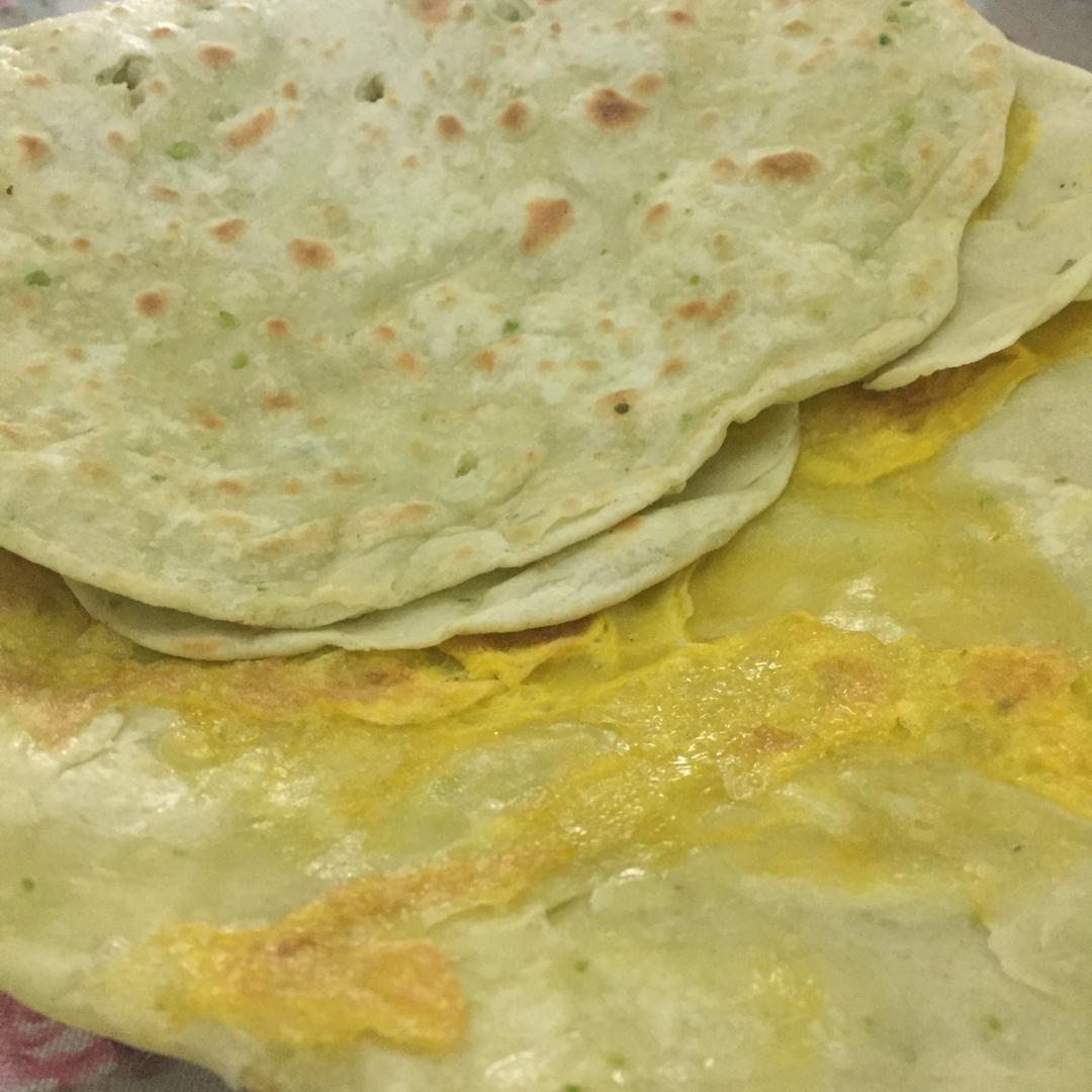 自制手抓饼（鸡蛋灌饼）快手早餐