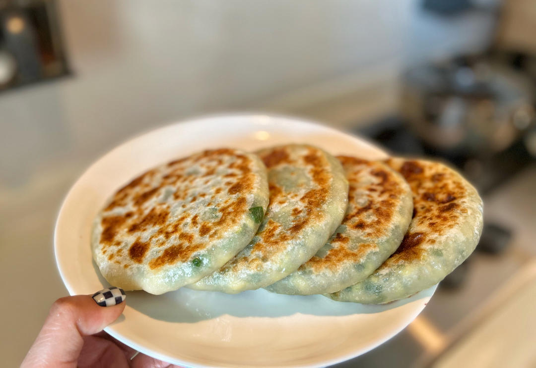 金黄酥脆的韭菜盒子