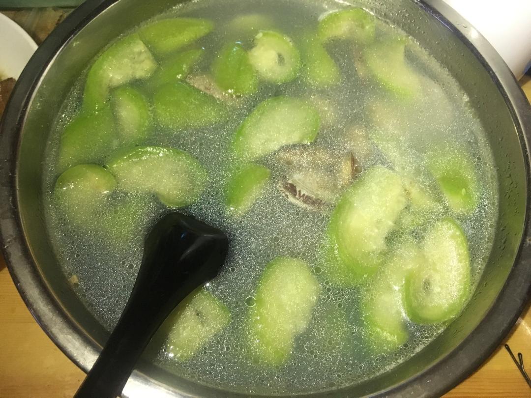 丝瓜花蛤汤