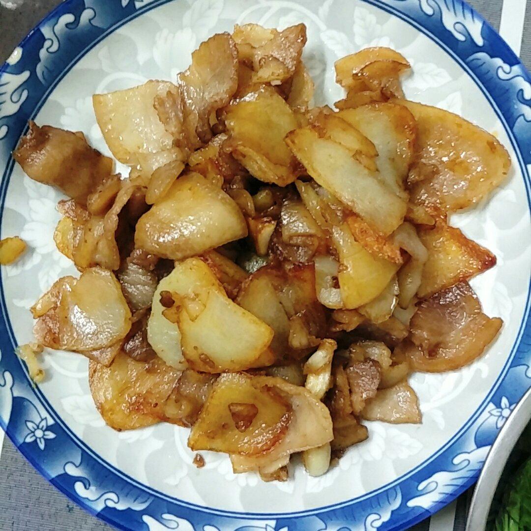 五花肉干煎土豆