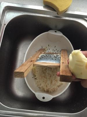 洋芋擦擦的做法 步骤1