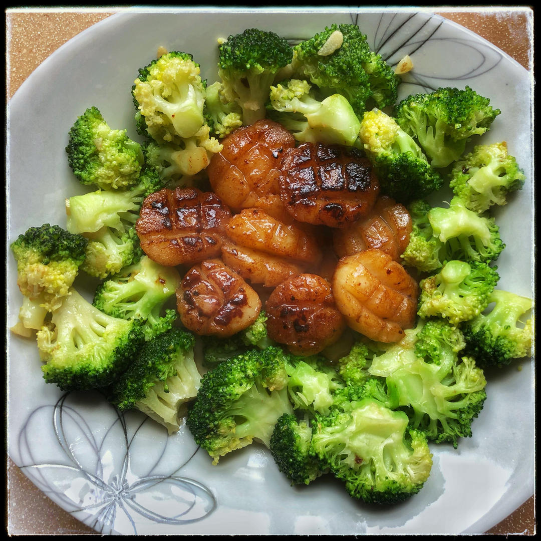 年夜饭菜单--蒜蓉西兰花炒带子，颜值高，味道好，营养满分