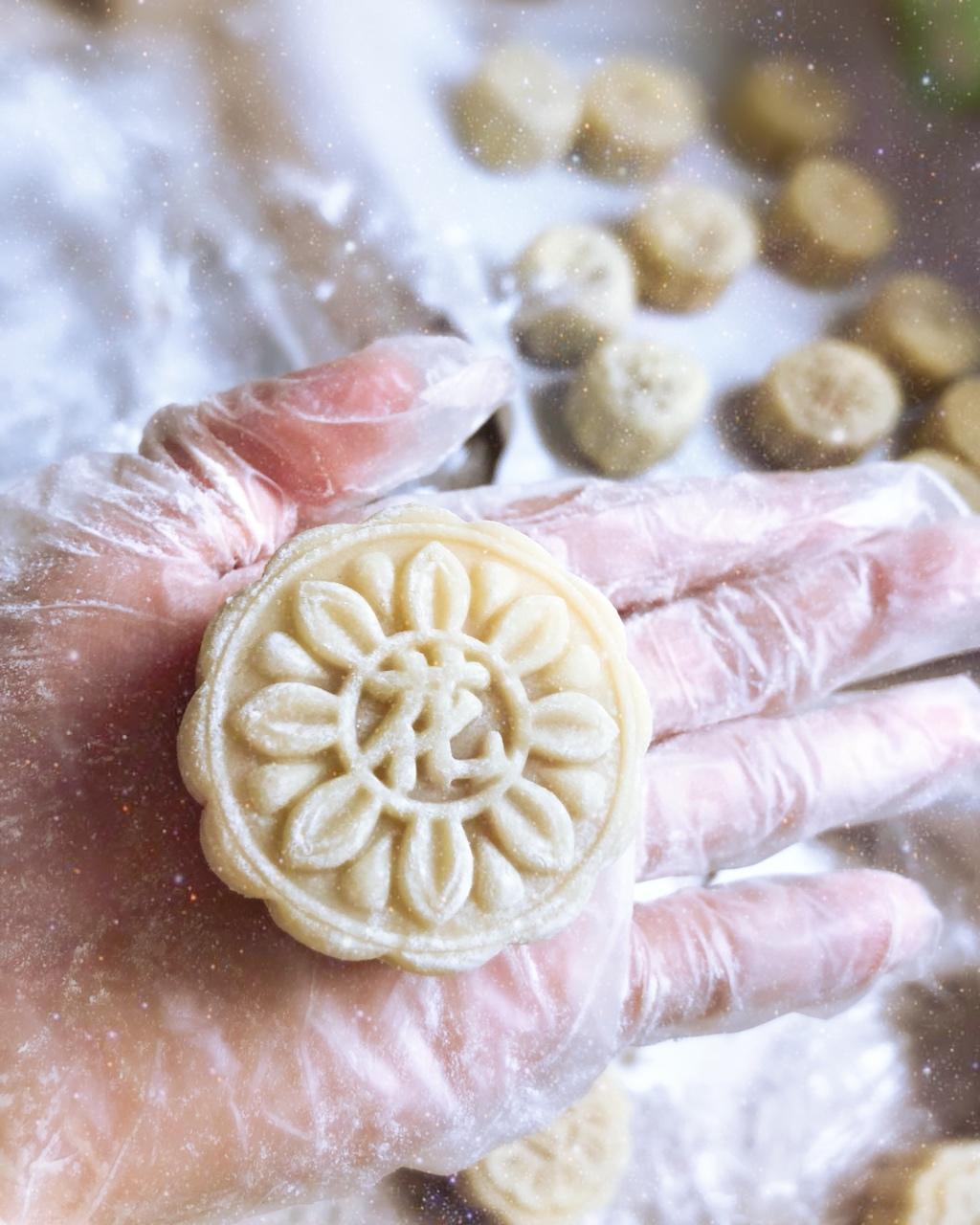 广式经典——白莲蓉蛋黄月饼