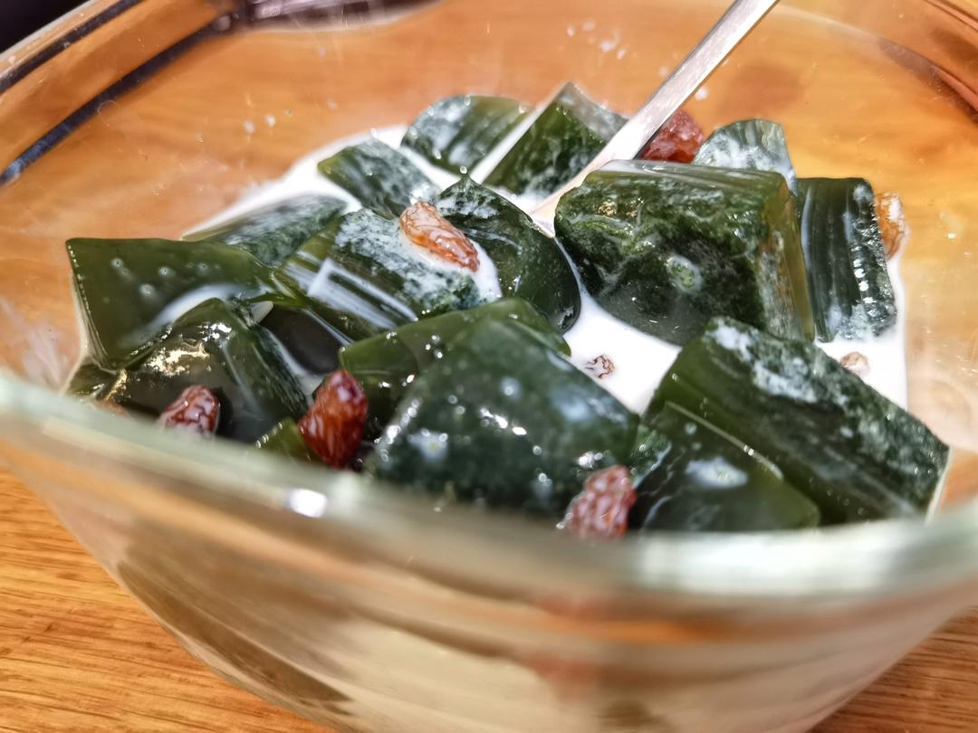 艾草的另一种清凉吃法- -艾草凉粉，不要高热量的青团