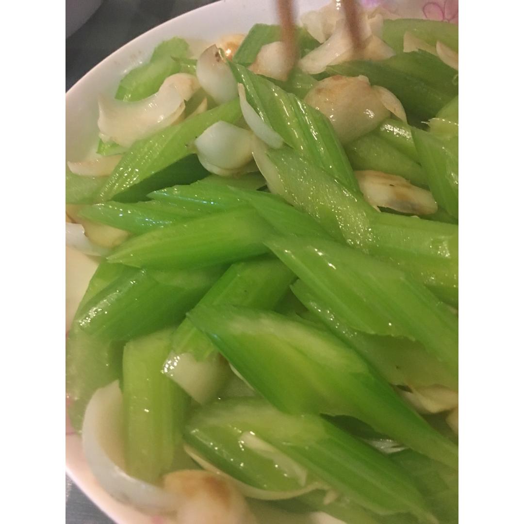 西芹炒百合