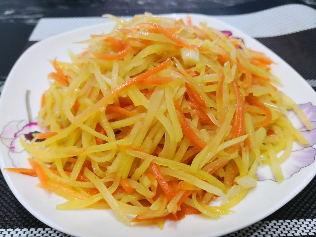 立群7做的胡萝卜丝炒土豆丝