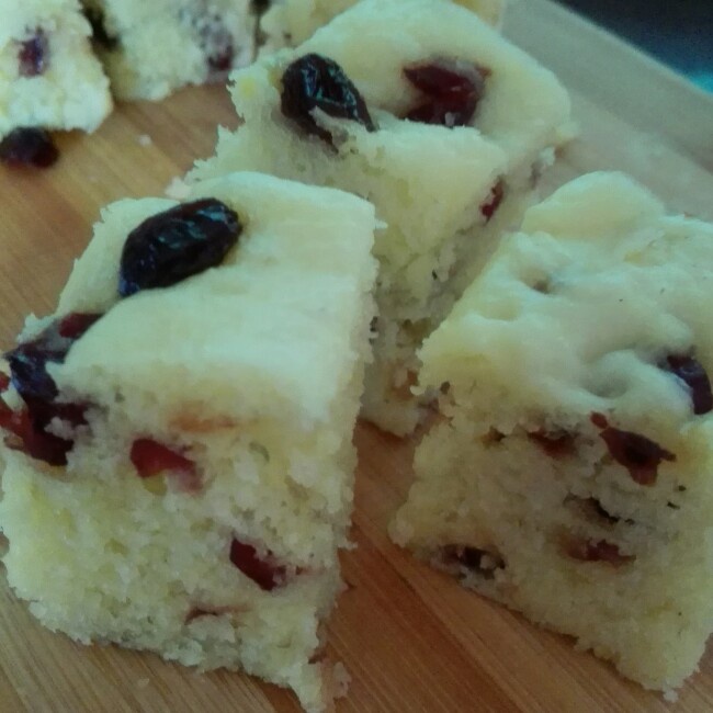 不用揉面，简单易做的——蔓越莓发糕