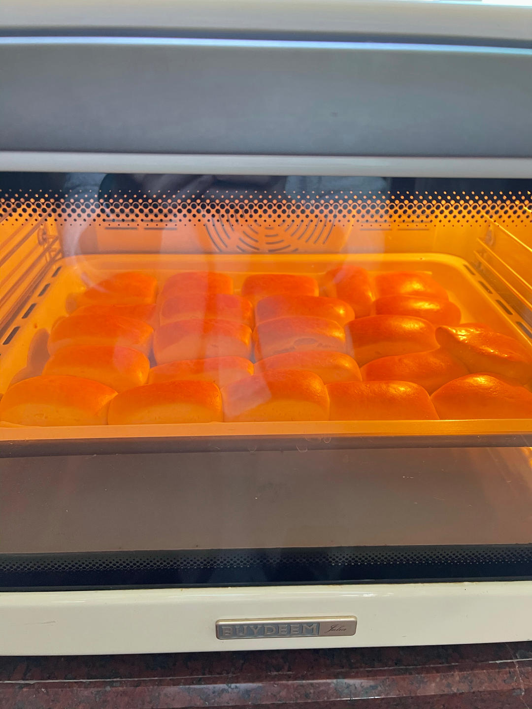 一次发酵的牛奶方块小面包