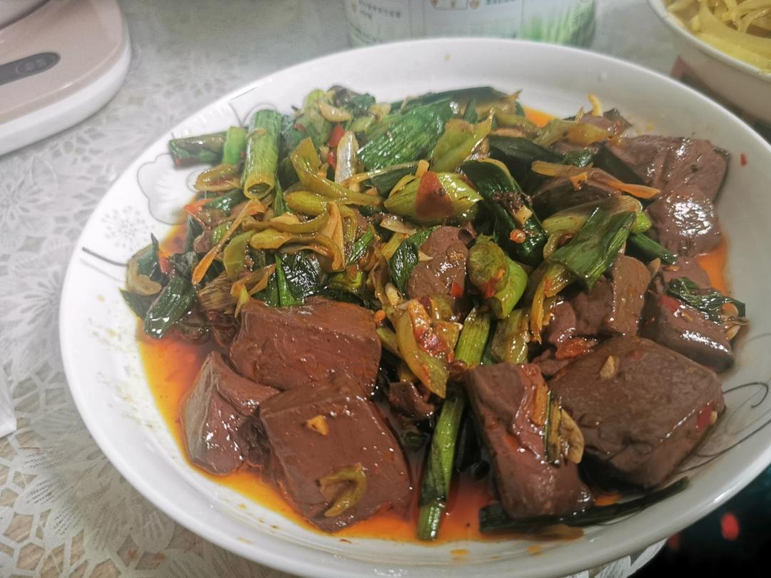 青蒜炒鸭血-有它能吃两大碗饭
