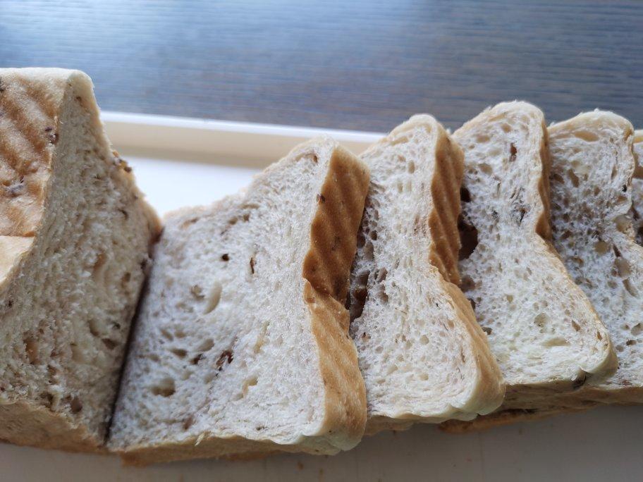 高纤低脂的全麦核桃吐司