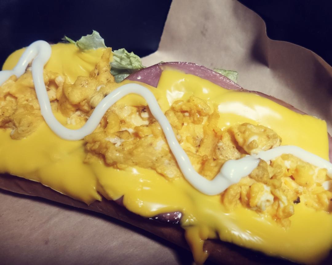 炒鸡蛋热狗的做法