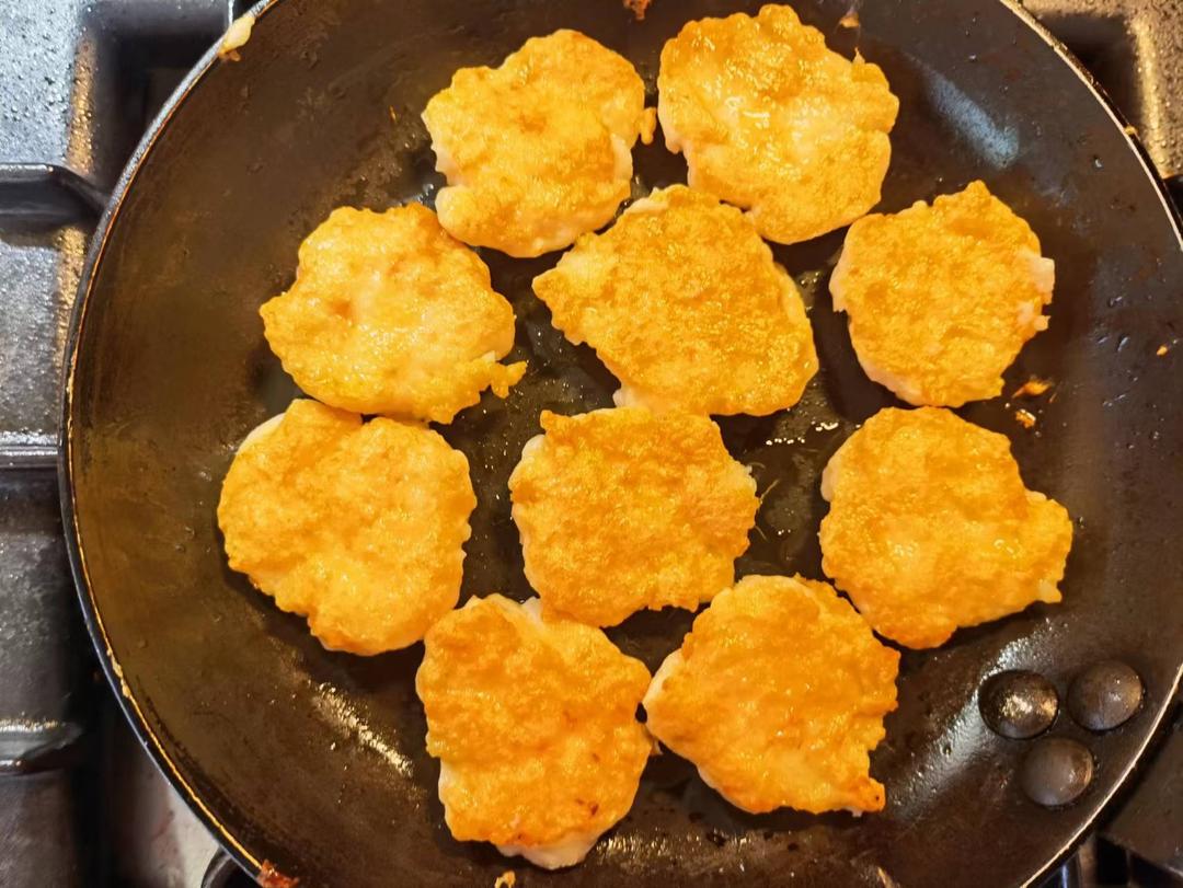 老少通杀的煎虾滑的做法