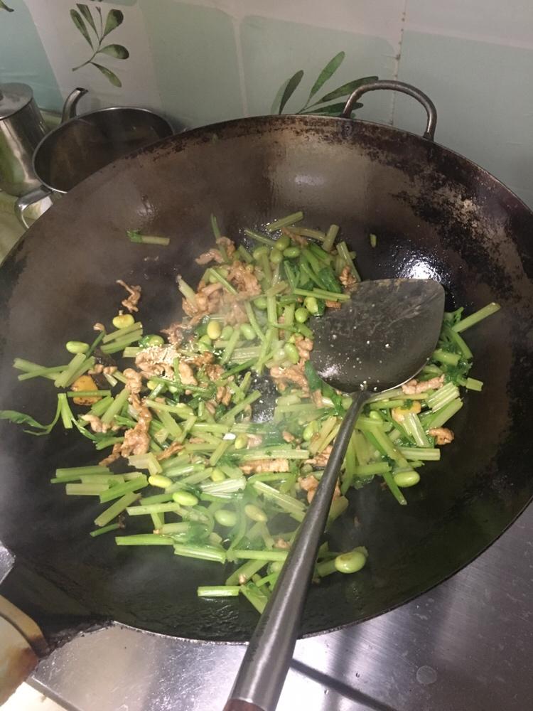 毛豆芹菜炒肉丝
