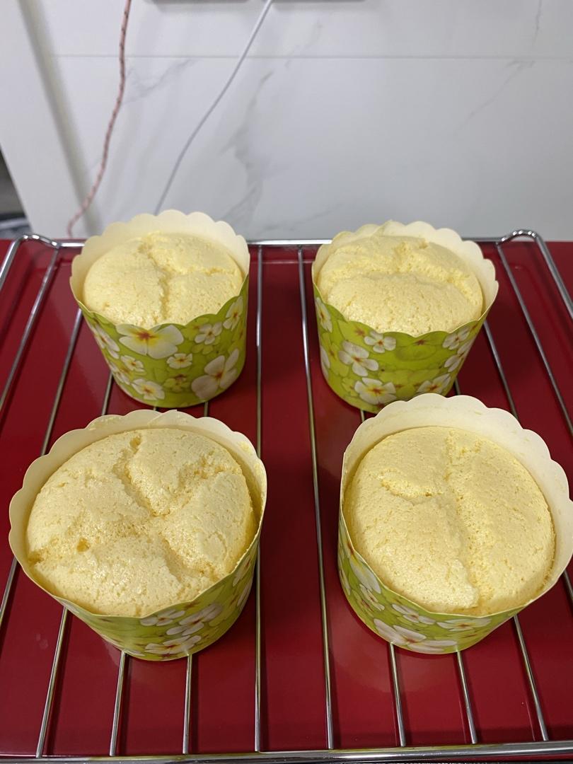 柔软的淡奶油戚风小蛋糕（消耗淡奶油，烘焙基础蛋糕）