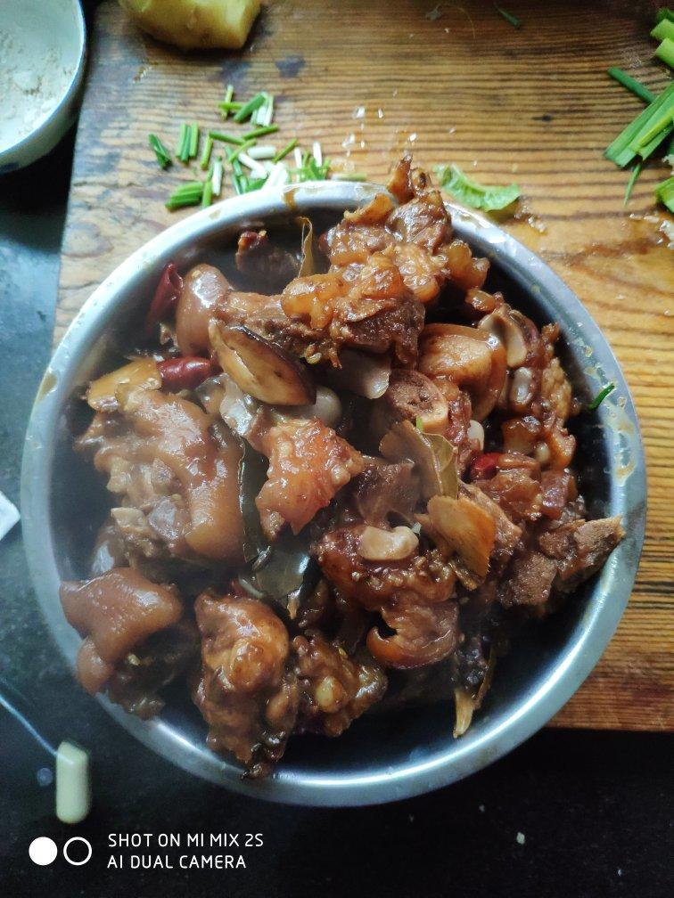 美味的家常菜：红烧猪蹄