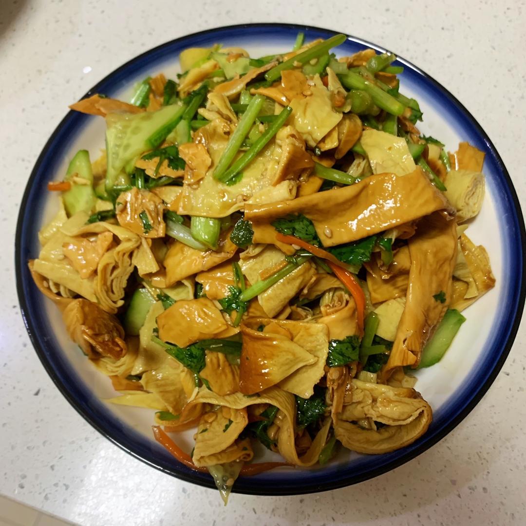 黄瓜拌豆腐皮