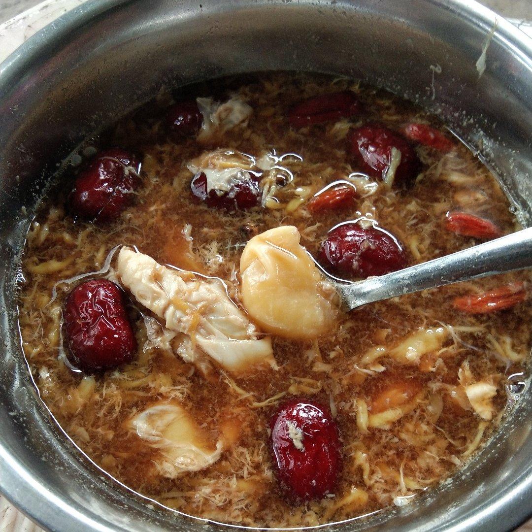 吴大美人-1做的养生汤补气血:枸杞灰枣桂圆鸡蛋红糖水