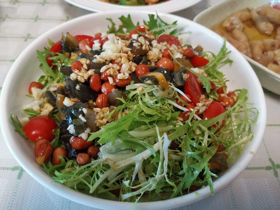 东北凉菜_苦菊皮蛋花生米