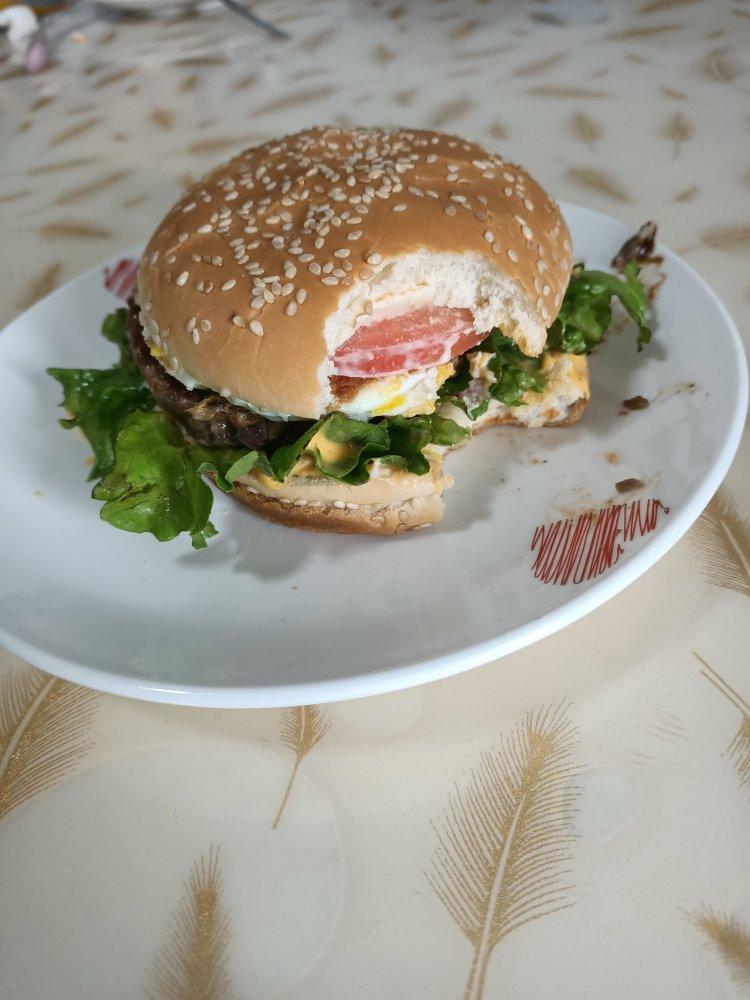 不输给牛肉的猪肉汉堡肉饼