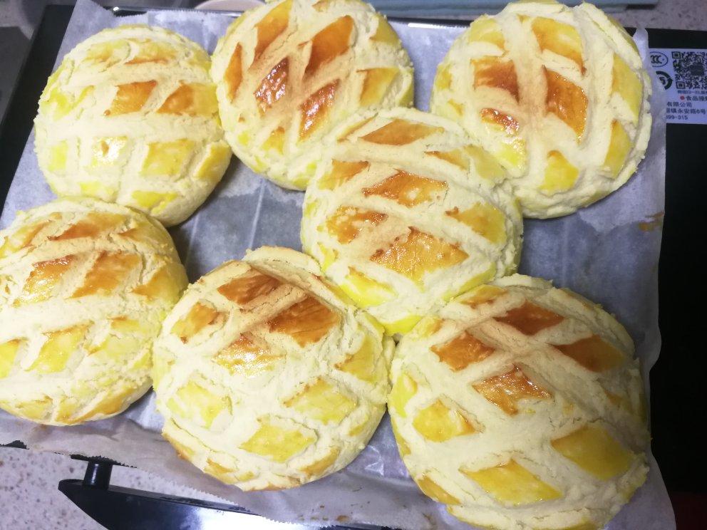 好吃到炸裂的港式菠萝包（附带制作酥皮的小视频）