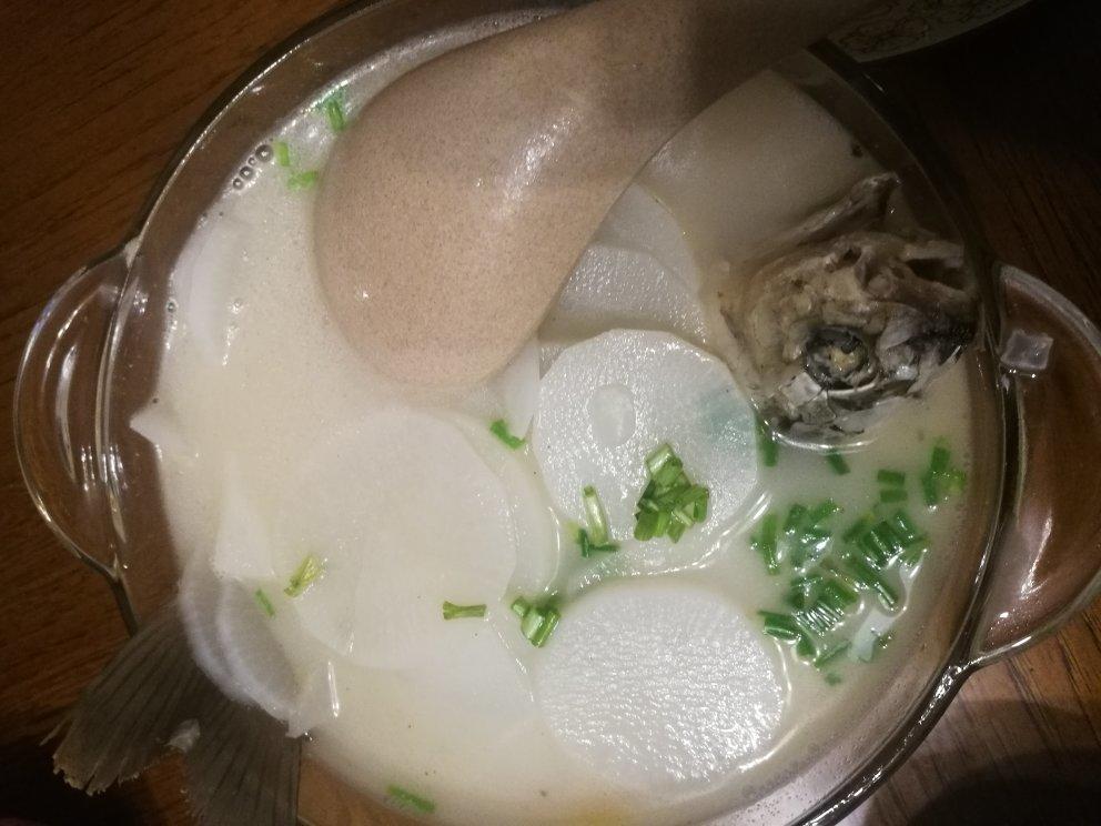 鲫鱼萝卜汤
