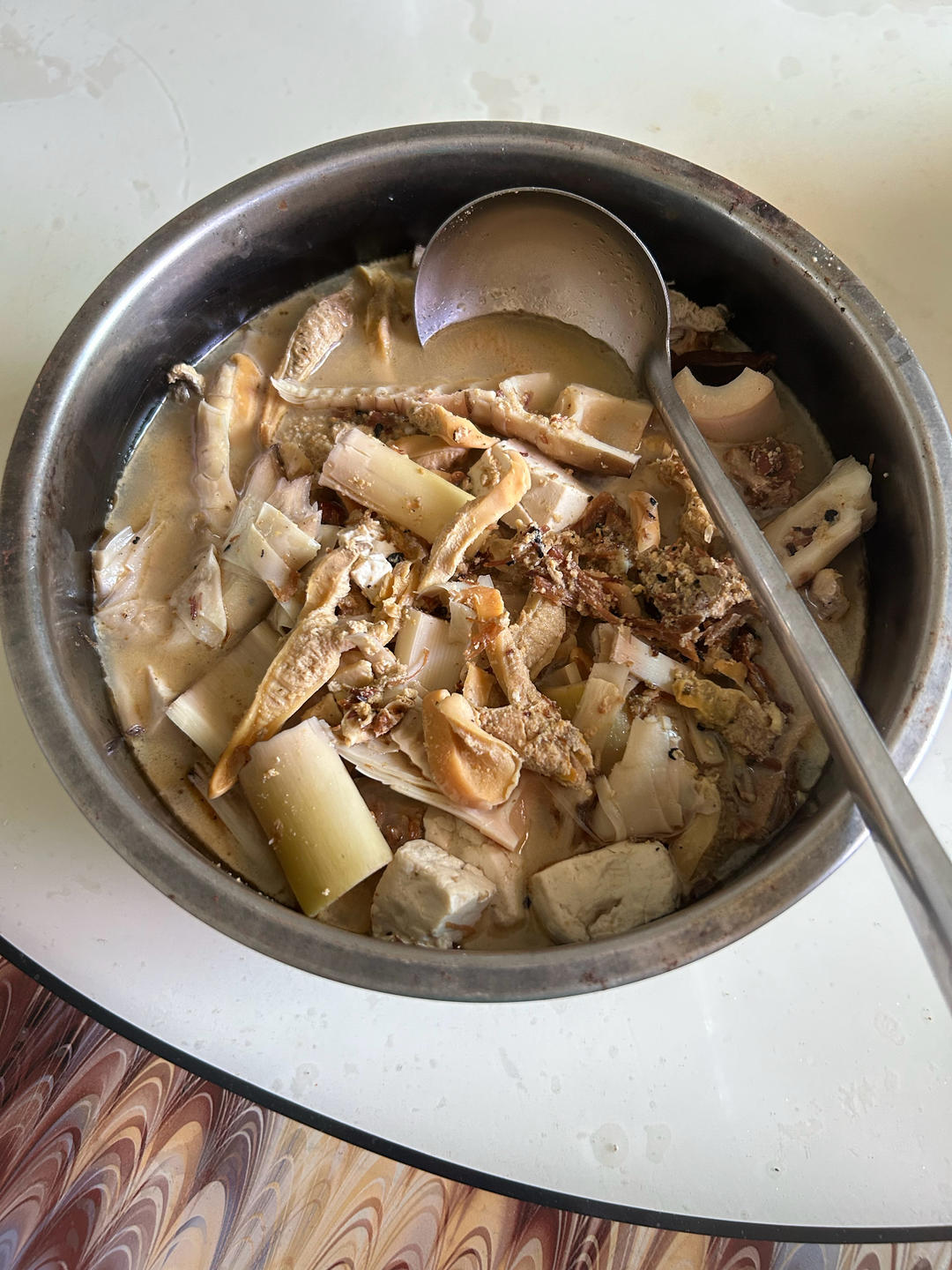 河蚌咸肉春笋豆腐汤